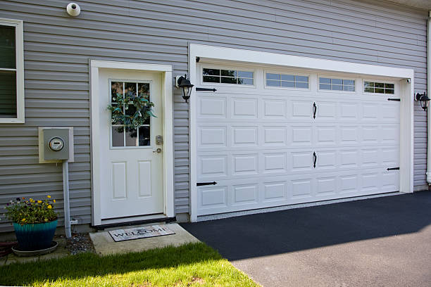 24/7 Emergency Garage Door Panel Replacement experts in Naples Manor, FL